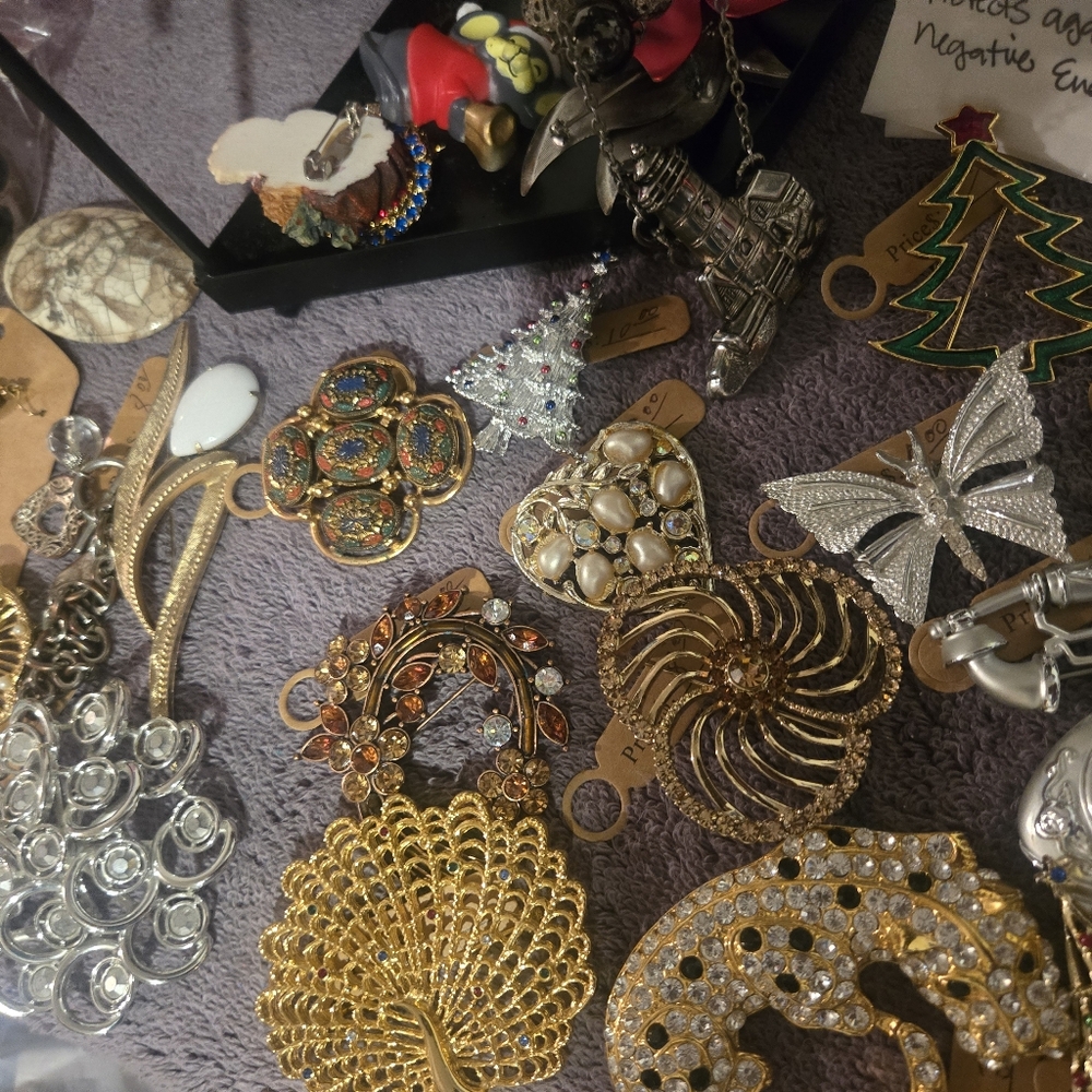 VINTAGE JEWELRY MEGA SHOW WITH ALL KINDS OF GIVEAWAYS WEDNESDAY OCTOBER 16TH